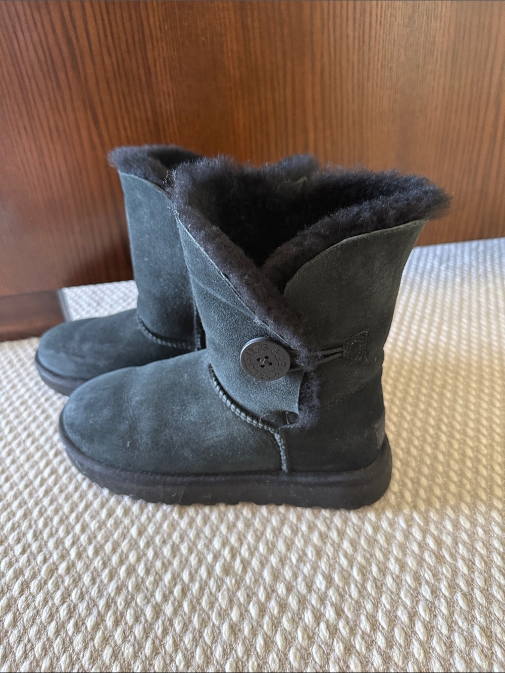Authentic UGG Classic Short Bailey Button Boots